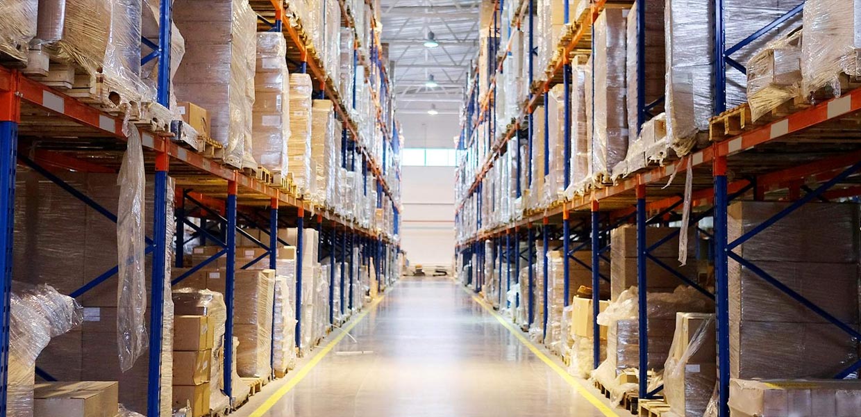 A warehouse filled with lots of shelves and boxes.